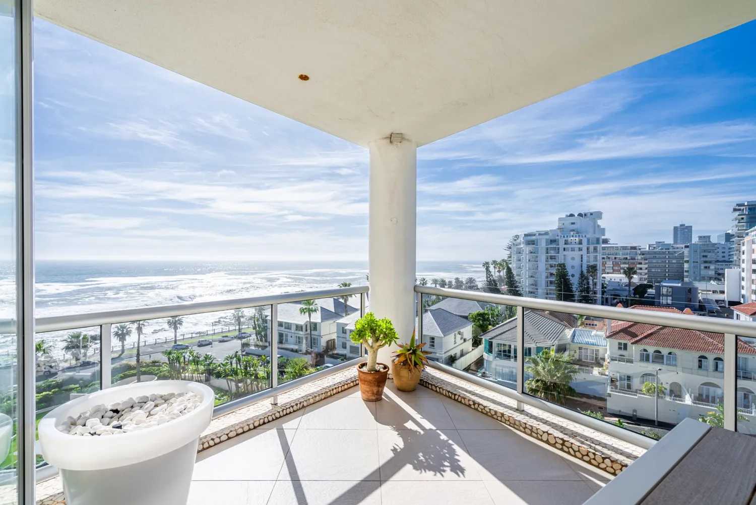 Condominium in Cape Town, 319 Beach Road 11065104