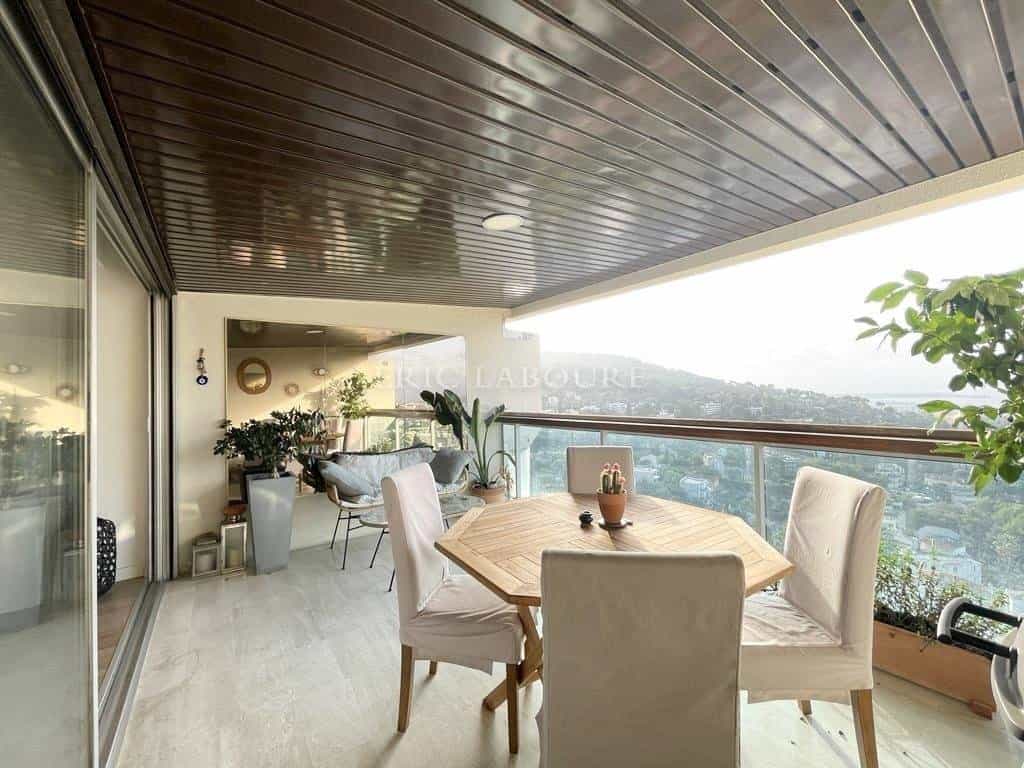 Condominium in Le Cannet, Provence-Alpes-Cote d'Azur 11066467