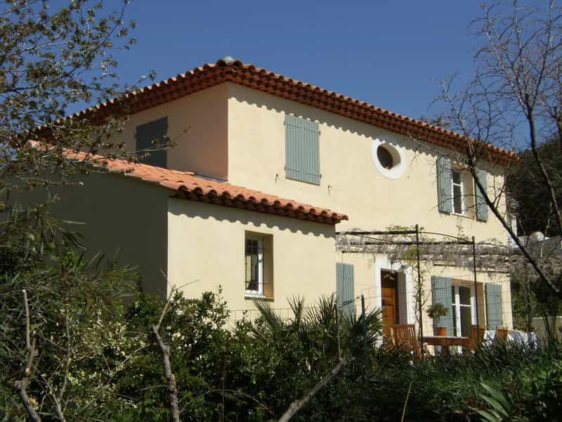 Hus i Ceyreste, Provence-Alpes-Cote d'Azur 11068590