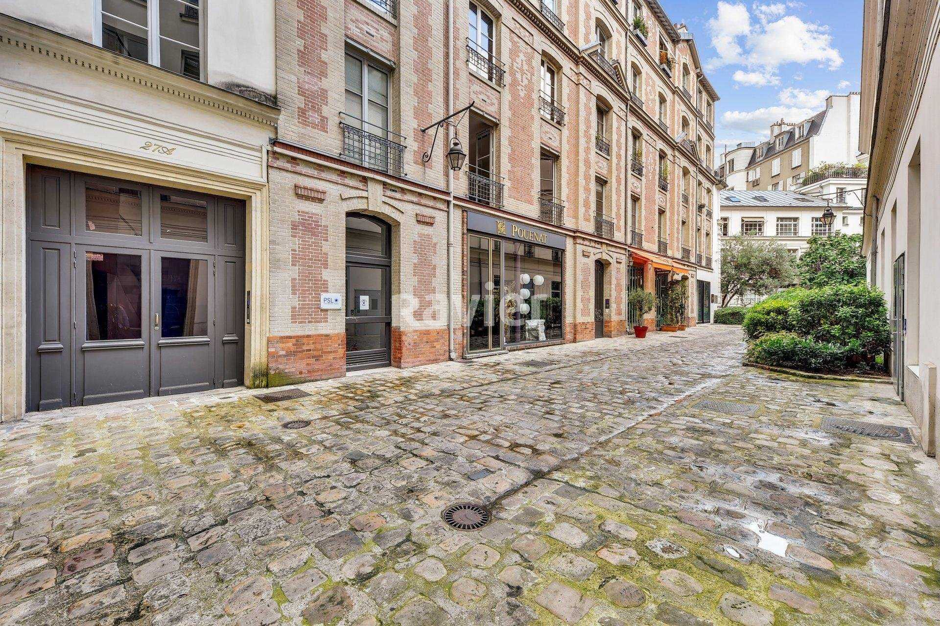 Condominium in Paris, Ile-de-France 11068600