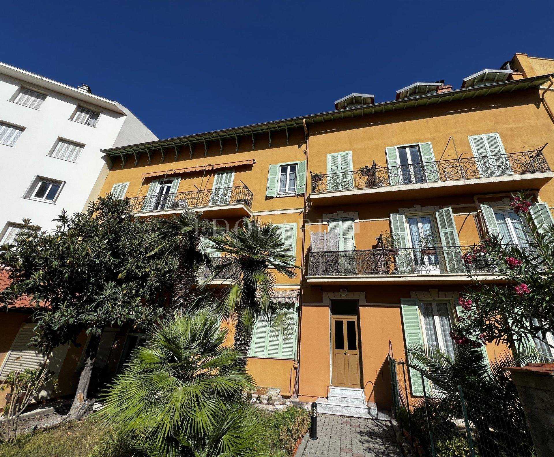 Condominium in Menton, Provence-Alpes-Cote d'Azur 11068814