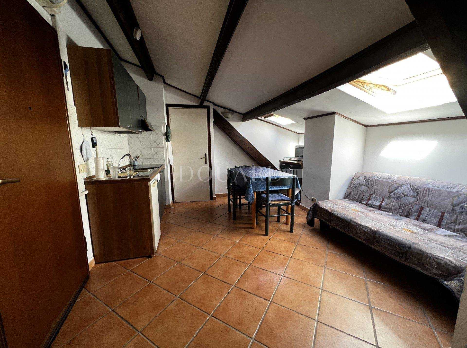 Condominium in Menton, Provence-Alpes-Cote d'Azur 11068814