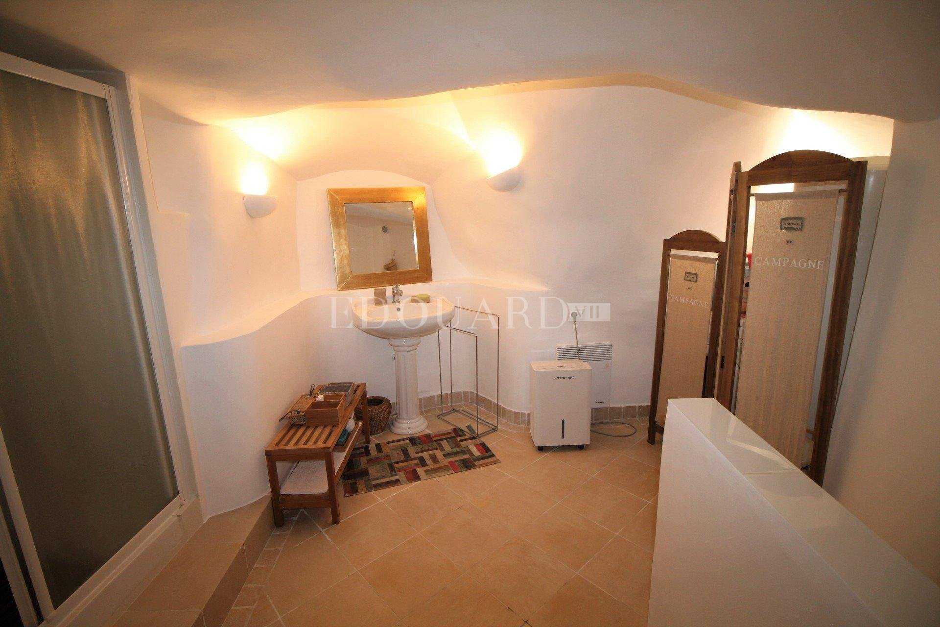 Condominium dans Roquebrune-Cap-Martin, Provence-Alpes-Côte d'Azur 11068825