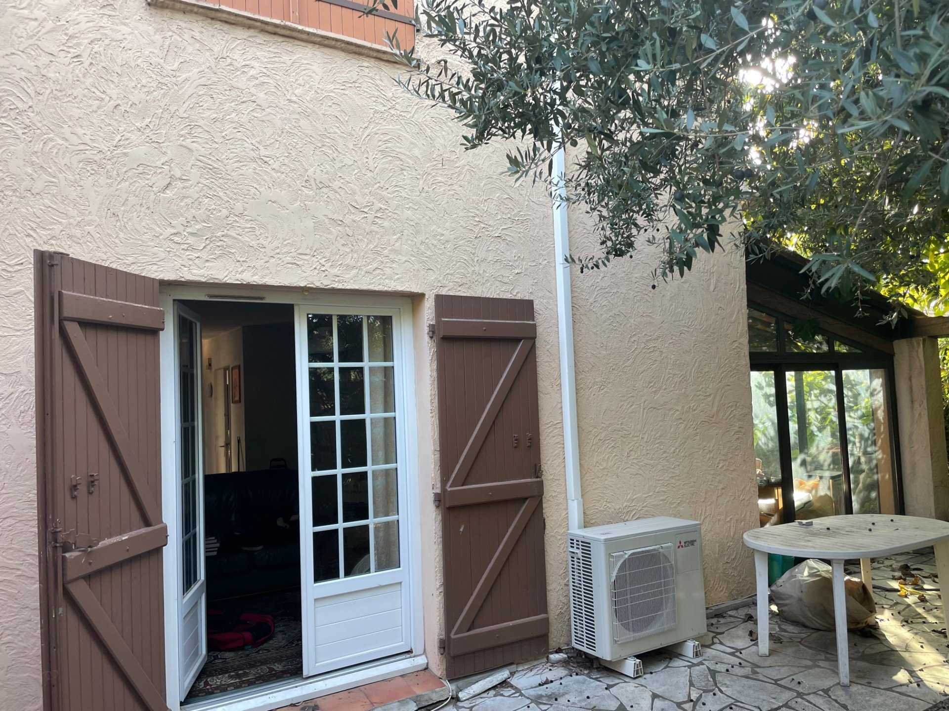 Rumah di Valescure, Provence-Alpes-Cote d'Azur 11071623
