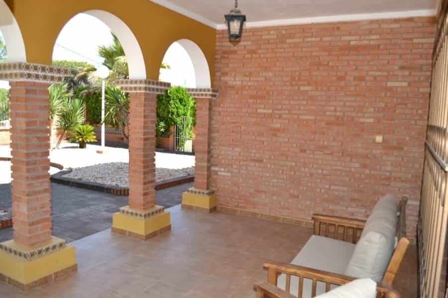 Casa nel Lucena del Puerto, Andalucía 11074290