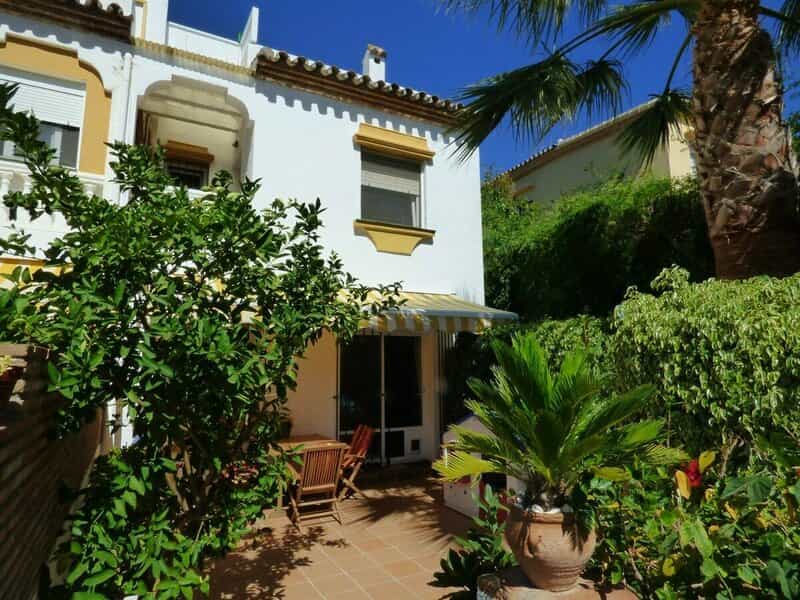 House in Fuengirola, Andalusia 11078373