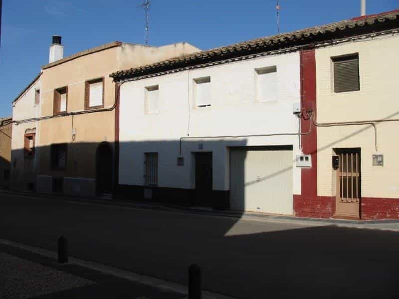Condominium in Muel, Aragón 11079788