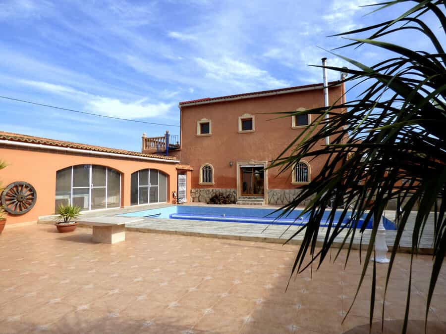 بيت في Crevillente, Comunidad Valenciana 11079886