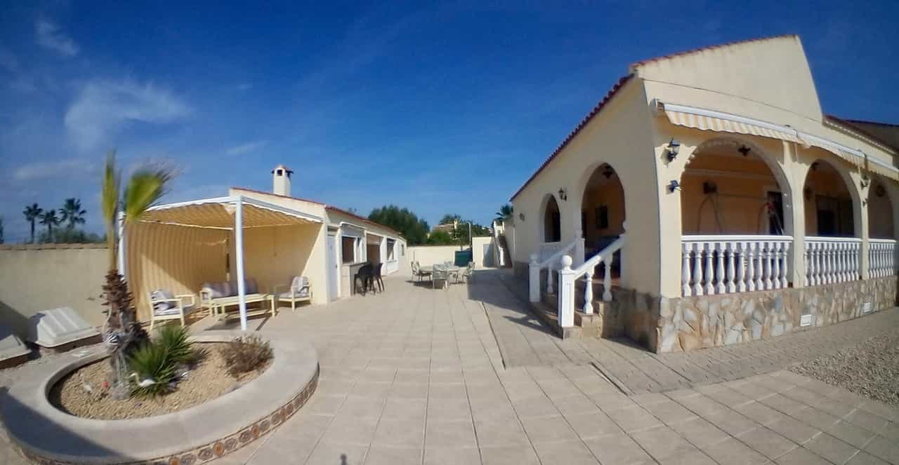بيت في Crevillente, Comunidad Valenciana 11081333