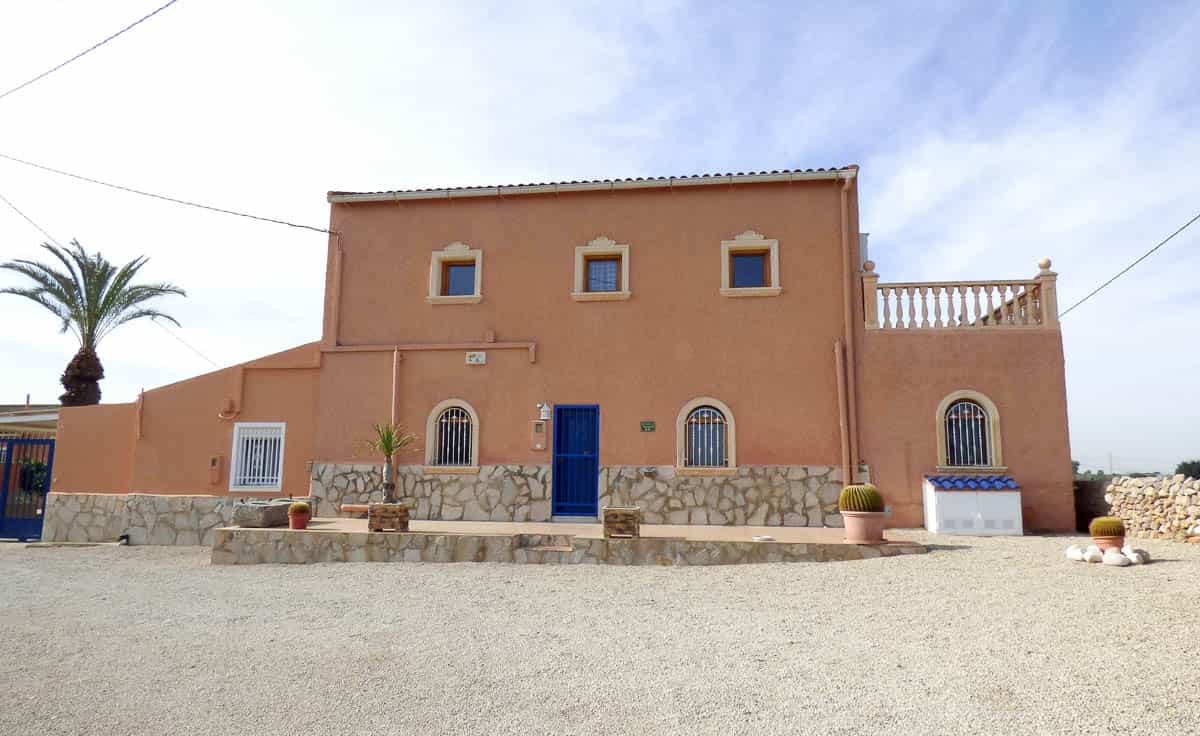 بيت في Crevillente, Comunidad Valenciana 11081552
