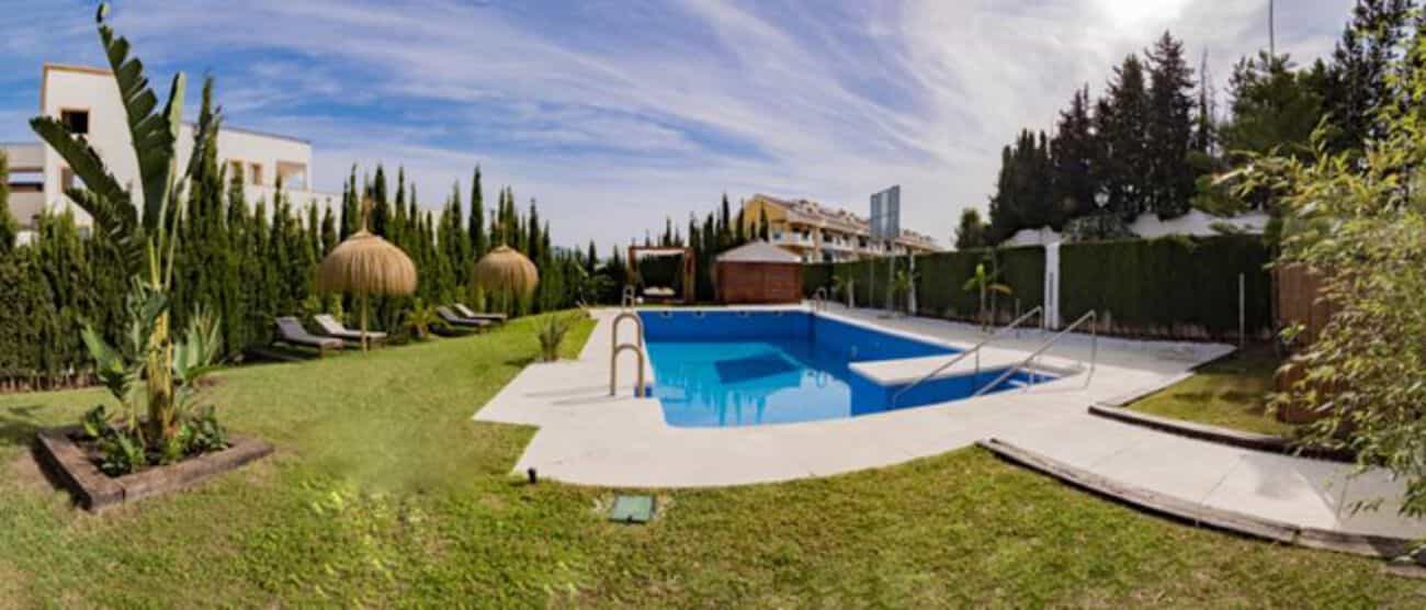 Condominium in San Pedro de Alcantara, Andalusia 11082615
