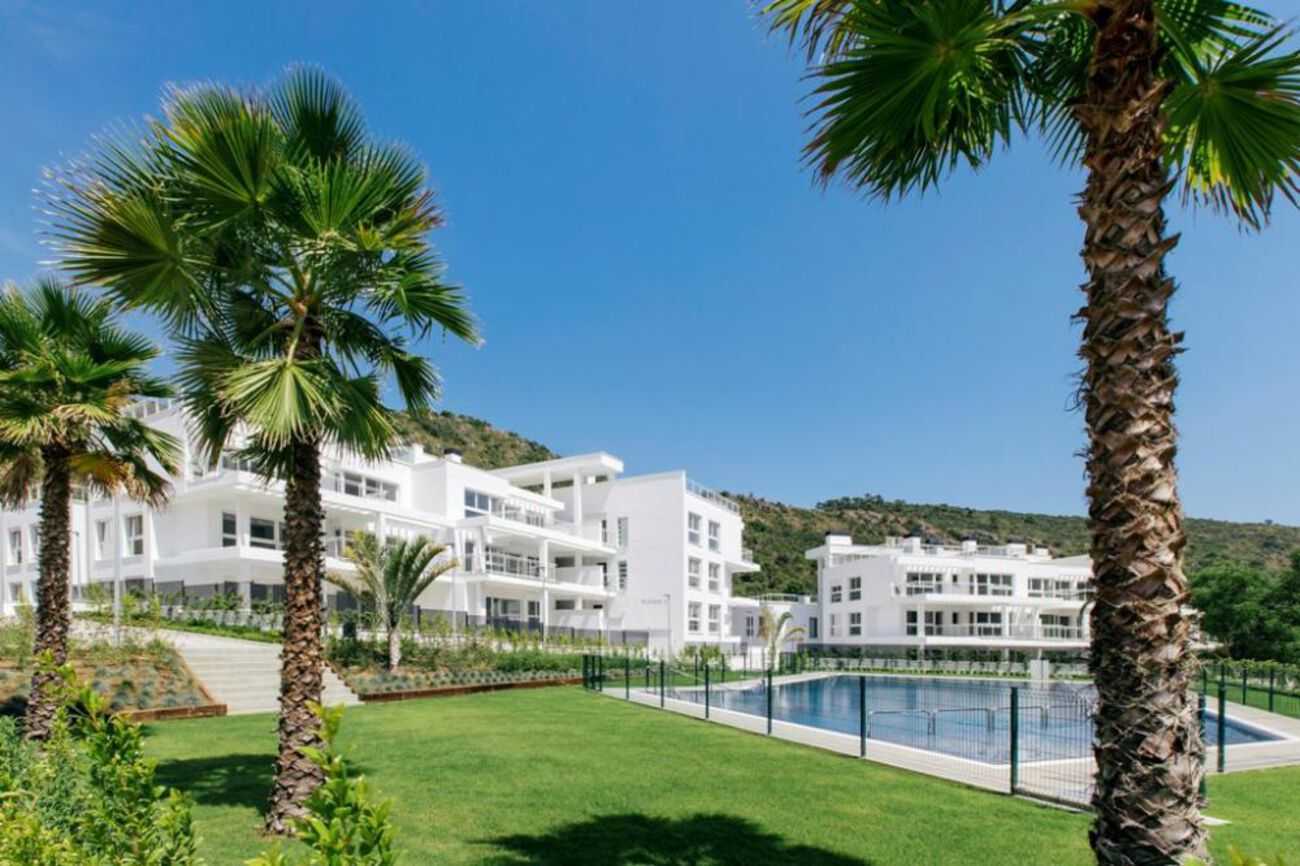 Condominium in Benahavis, Andalusia 11083582