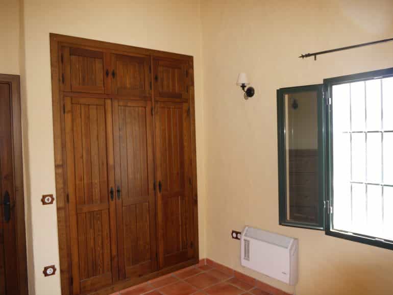 σπίτι σε Zahara de la Sierra, Andalusia 11089838
