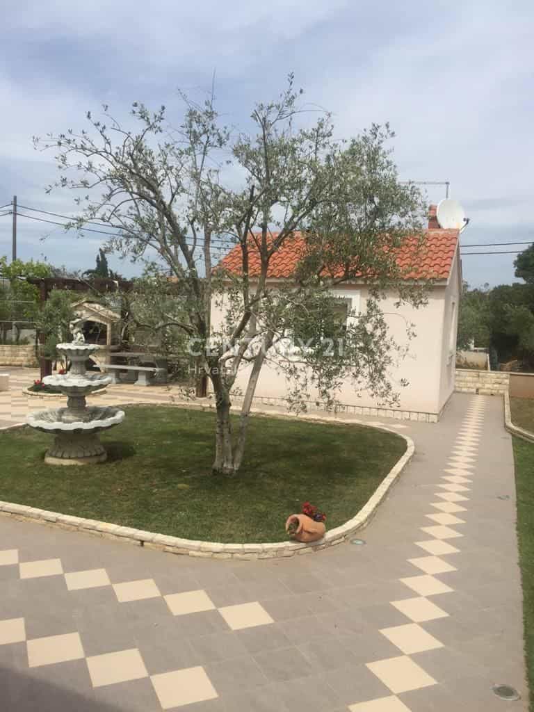 casa en Kukljica, Zadarska županija 11095255