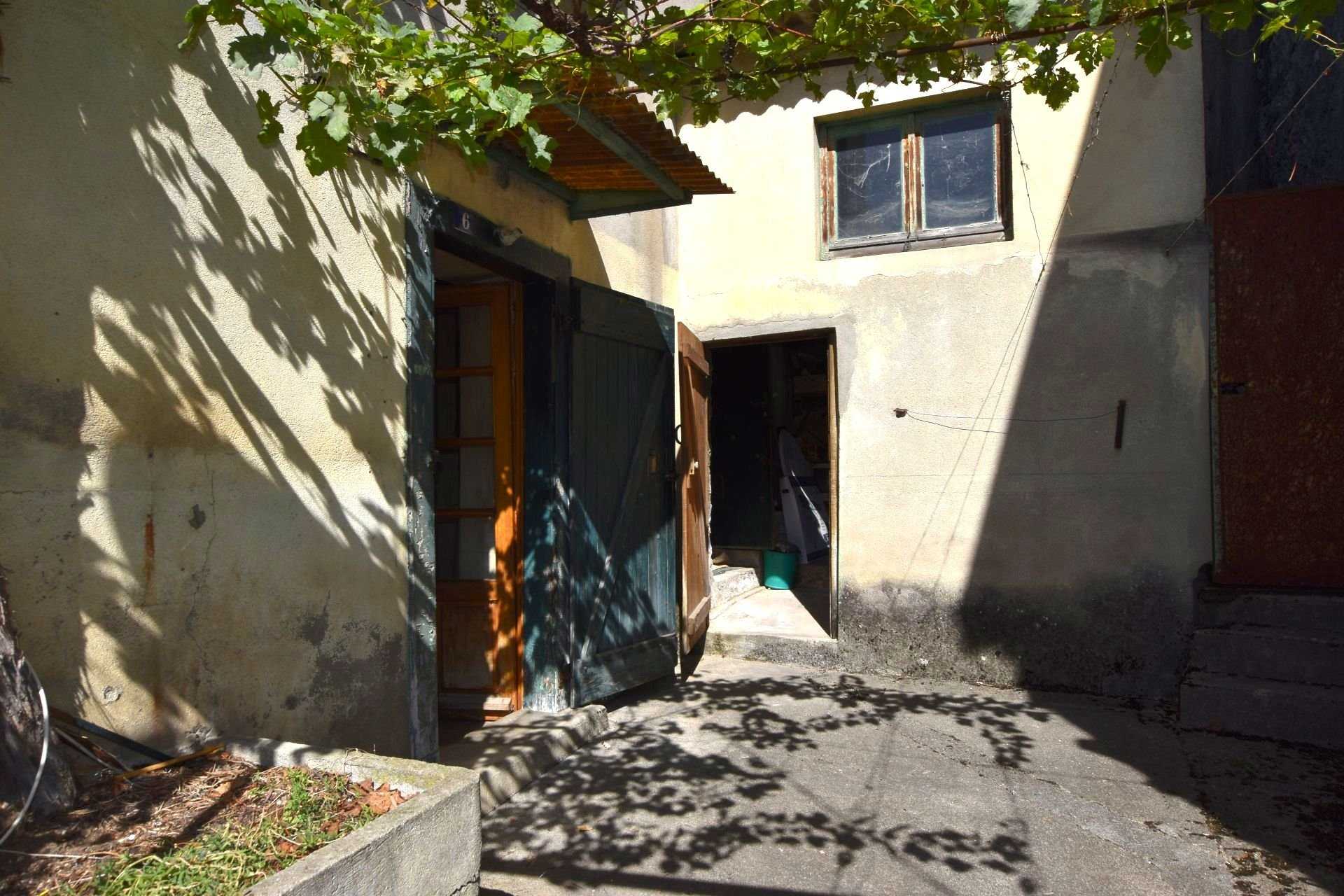 Hus i Lavelanet, Ariège 11098134