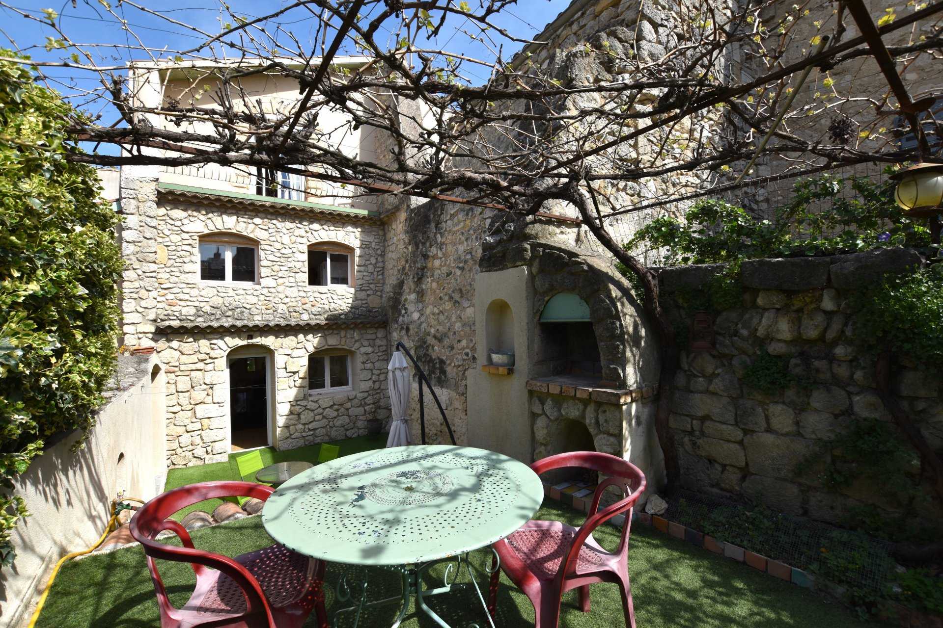 집 에 Mallemort, Provence-Alpes-Cote d'Azur 11098136