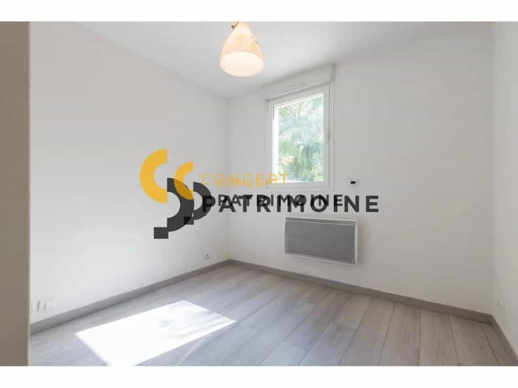 Condominium in Montaleigne, Provence-Alpes-Cote d'Azur 11098153