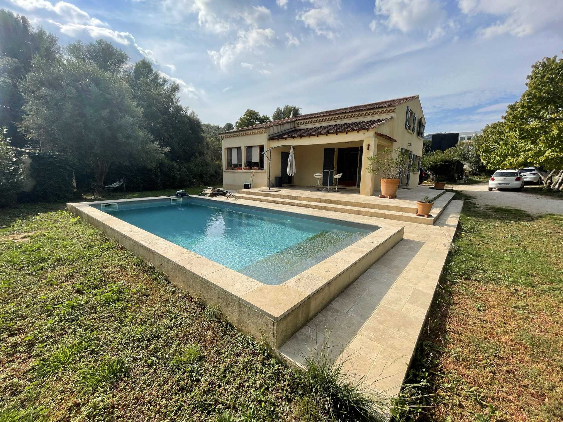casa en Les Boyers, Provence-Alpes-Cote d'Azur 11098156