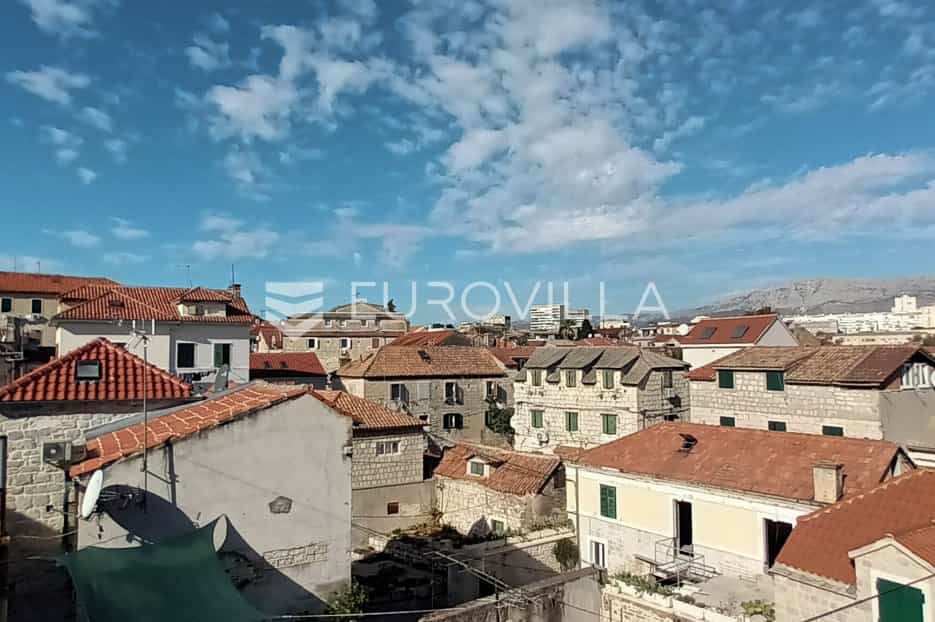 Condominium in Split, Splitsko-Dalmatinska Zupanija 11098254