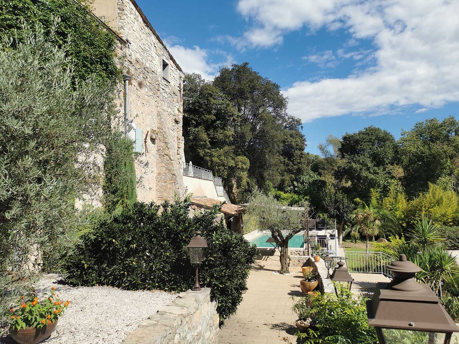 Hus i Trans-en-Provence, Provence-Alpes-Cote d'Azur 11100178