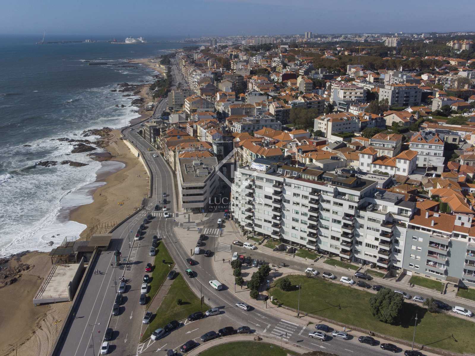 Condominium in Porto, Porto District 11102885