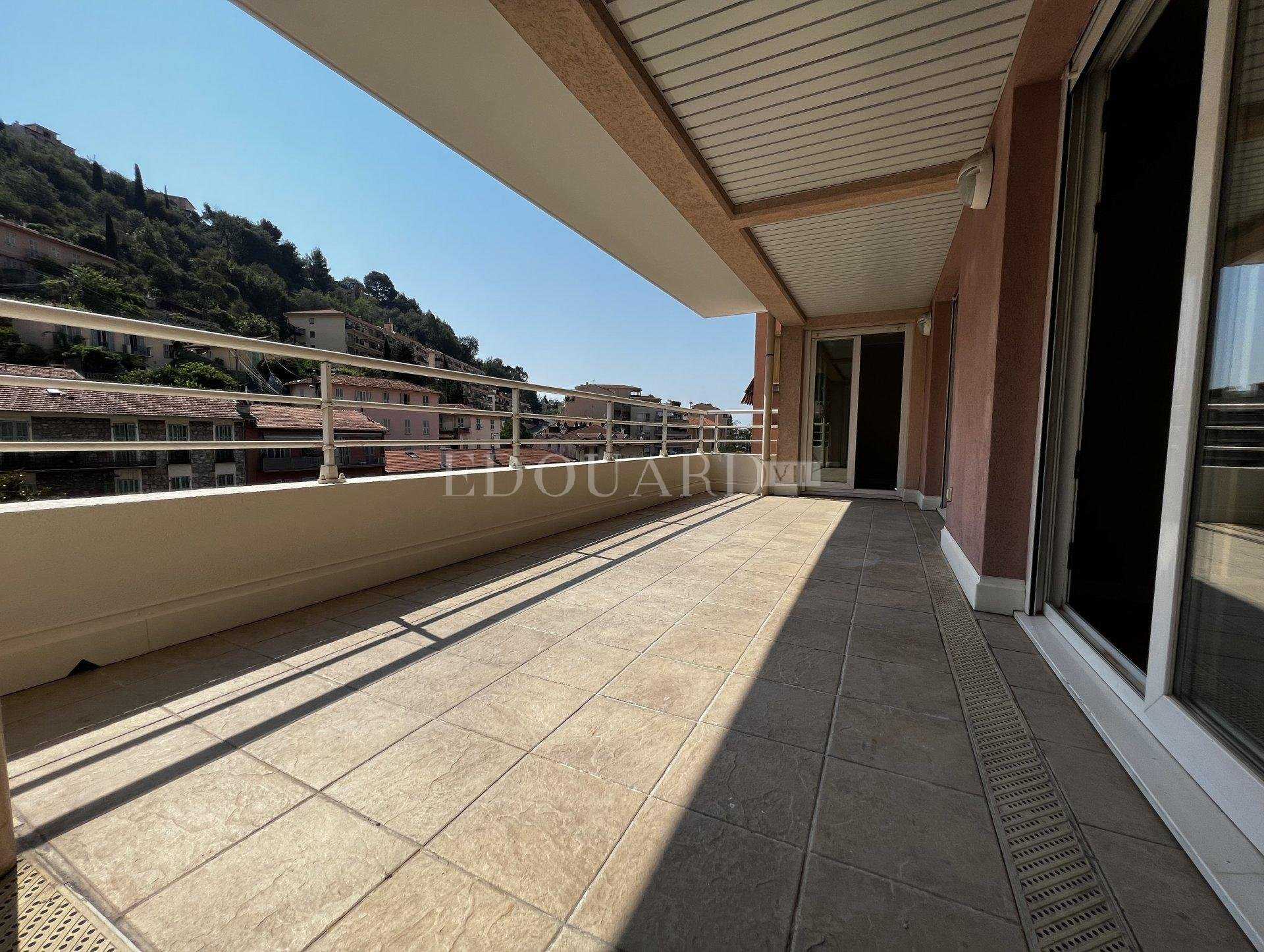 Condominium in Menton, Provence-Alpes-Cote d'Azur 11103539