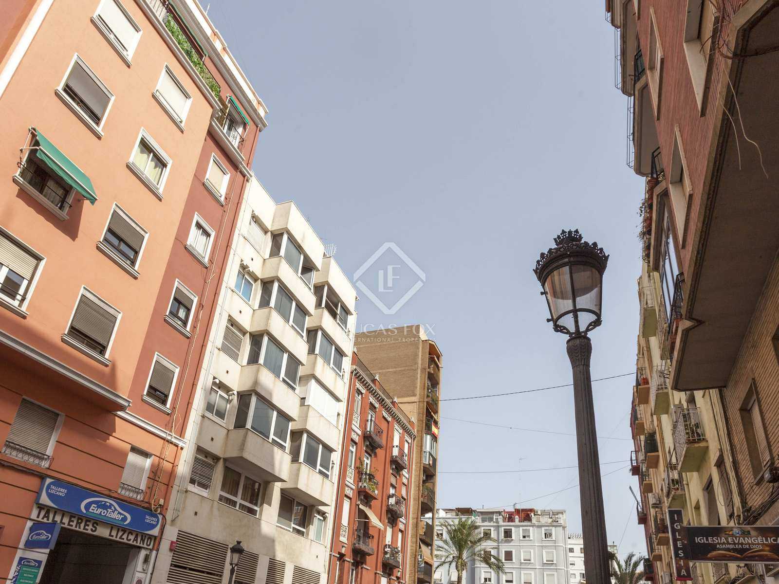 Condominium in Valencia, Valencian Community 11103801