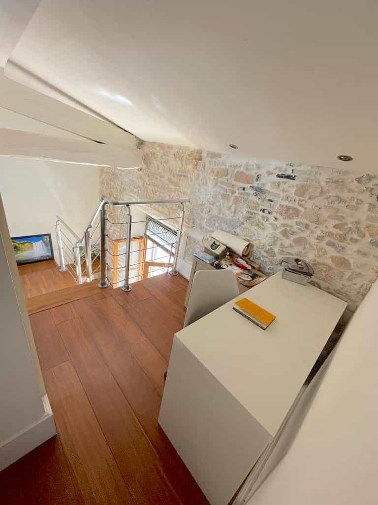 Condominium in Vallauris, Provence-Alpes-Côte d'Azur 11104345