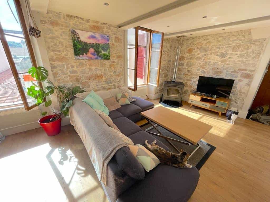 Condominium in Vallauris, Provence-Alpes-Côte d'Azur 11104345