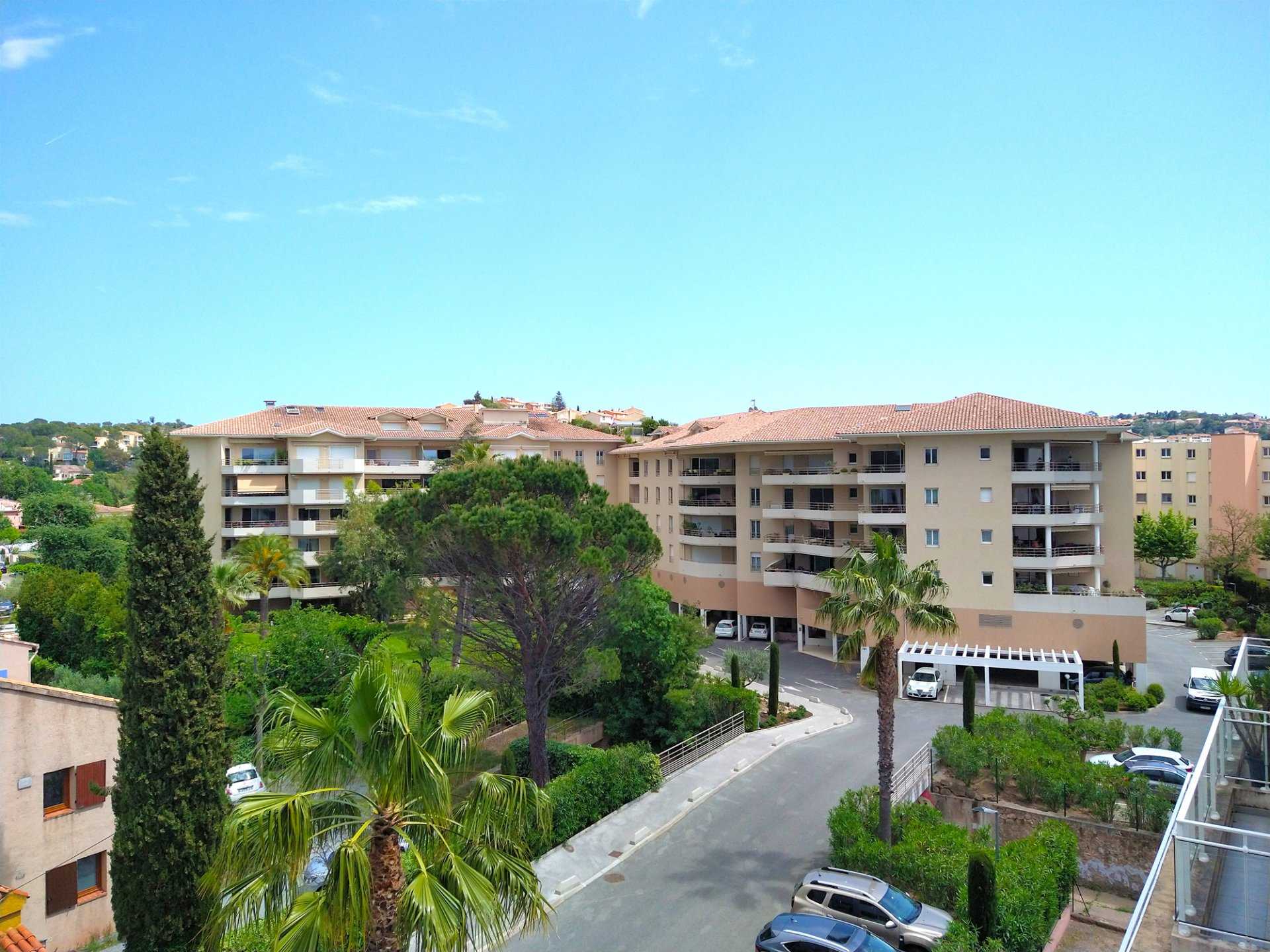 Condominium in Valescure, Provence-Alpes-Cote d'Azur 11104364