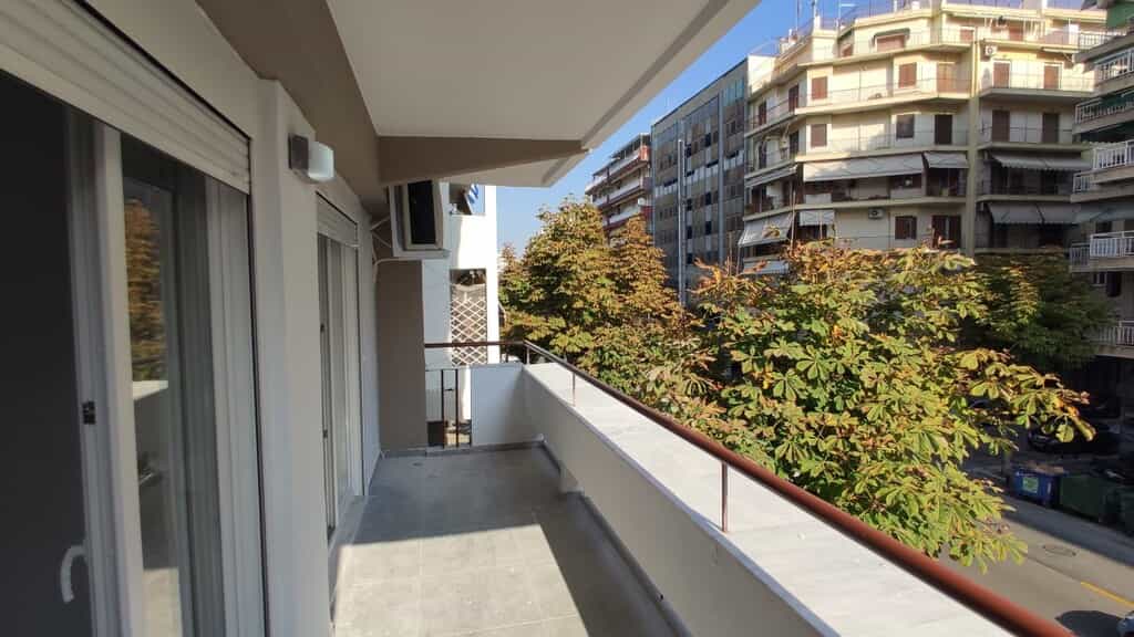Condominio en Thessaloniki,  11104425