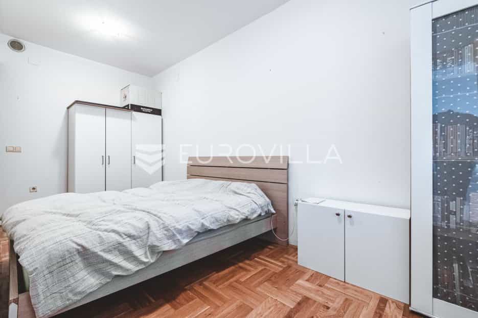 Condominium in Zagreb,  11105930