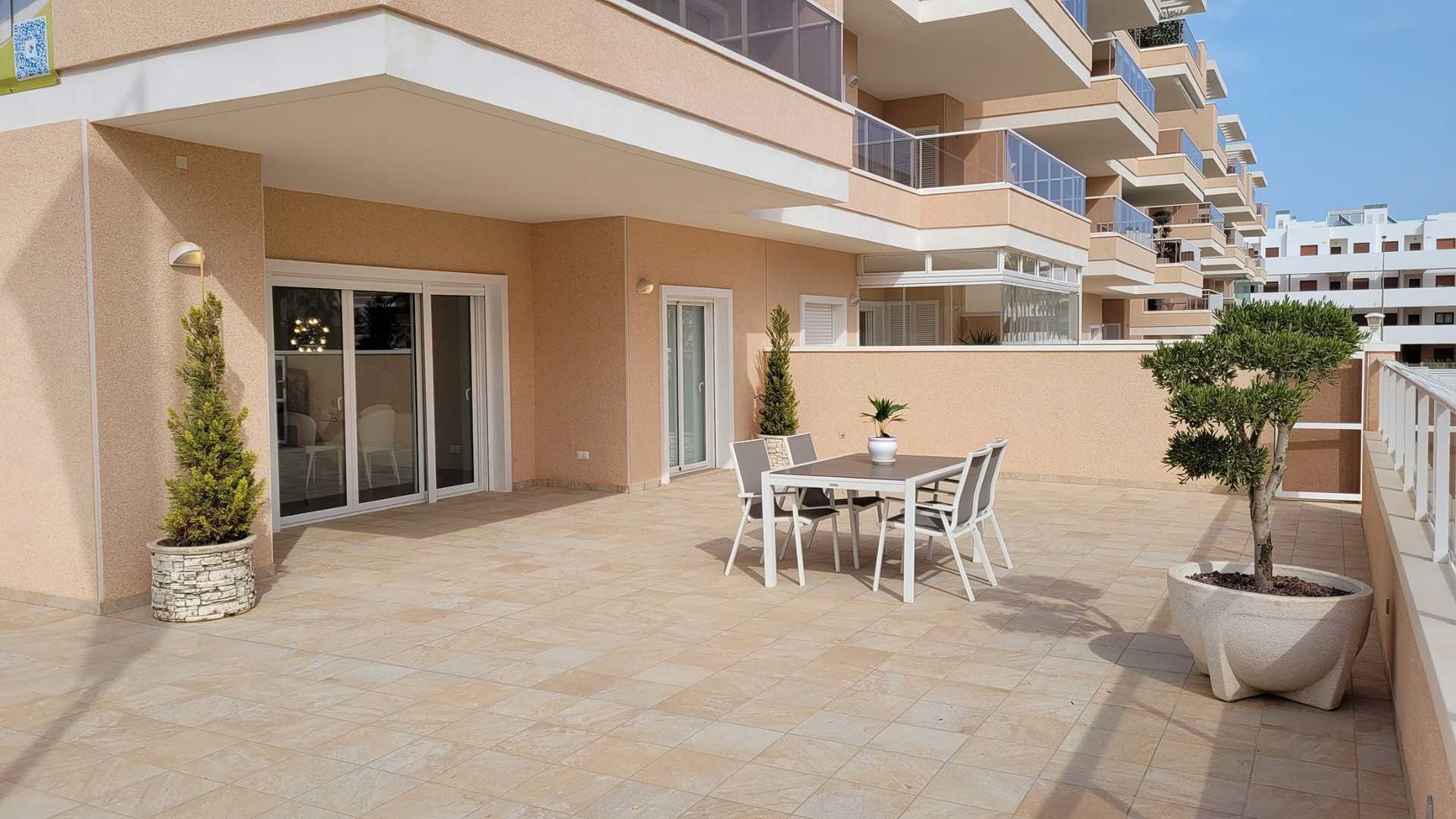 Condominium in Pilar de la Horadada, Comunidad Valenciana 11108112