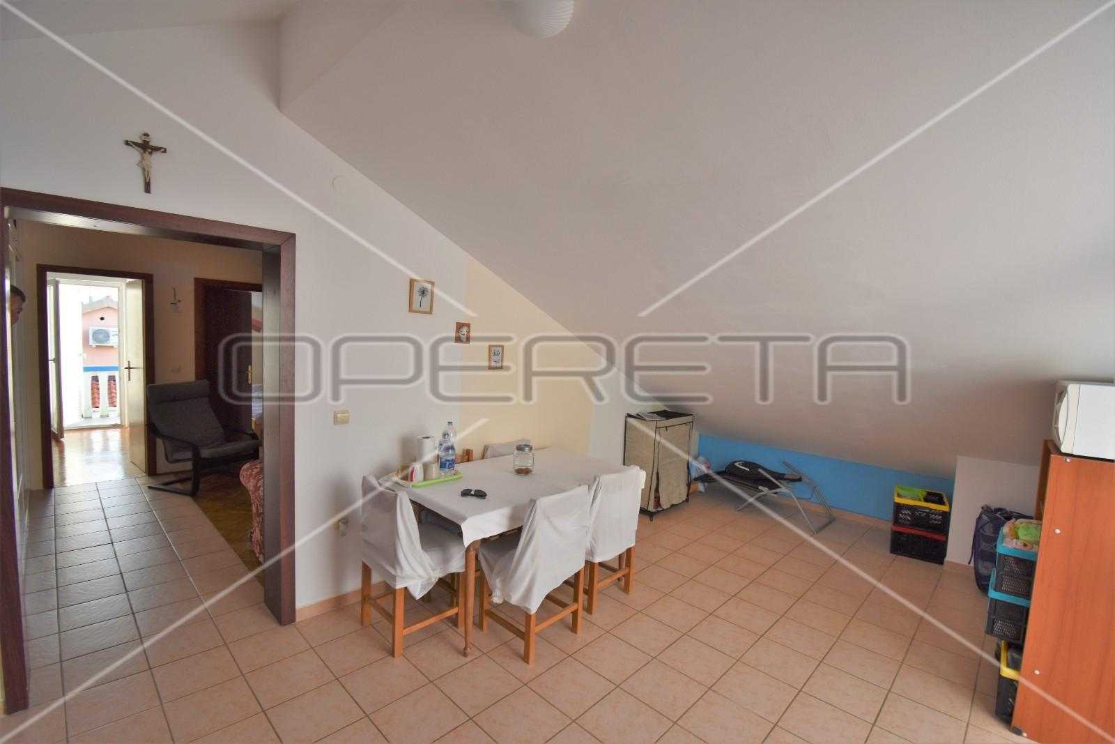公寓 在 Povljana, Zadarska županija 11108581