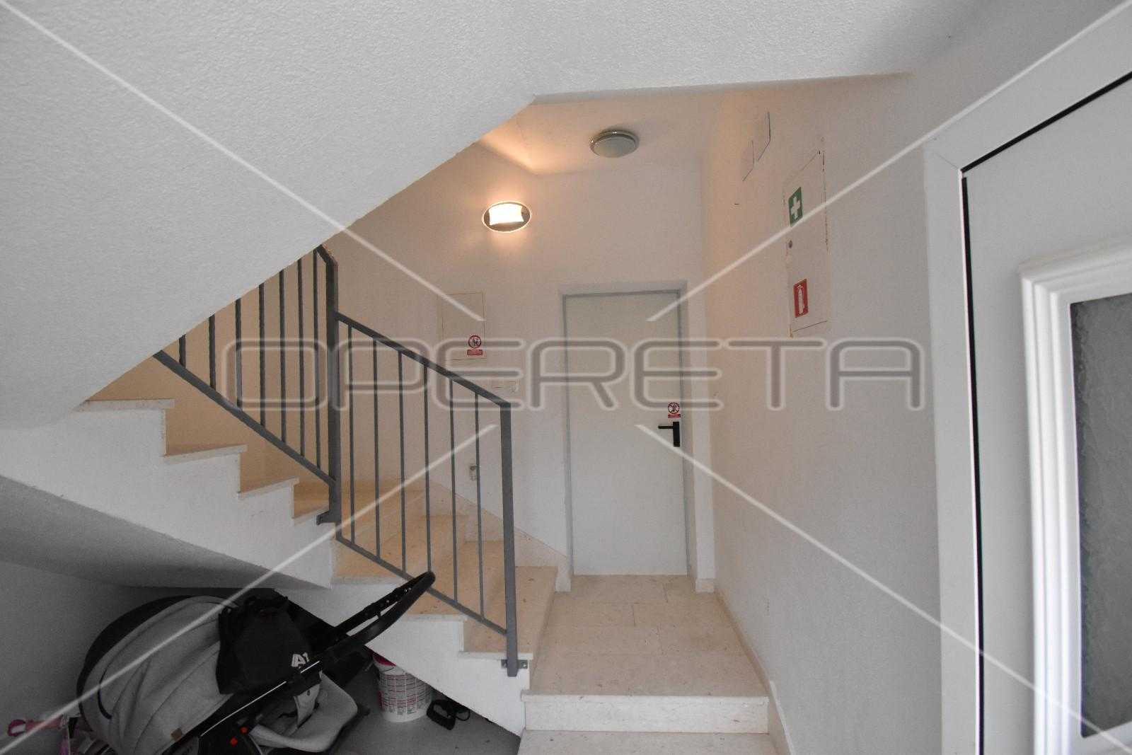 公寓 在 Kaštel Stari, Splitsko-dalmatinska županija 11108584
