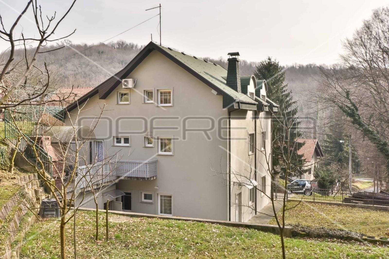 Rumah di Bijenik, Zagreb, Lulusan 11108667