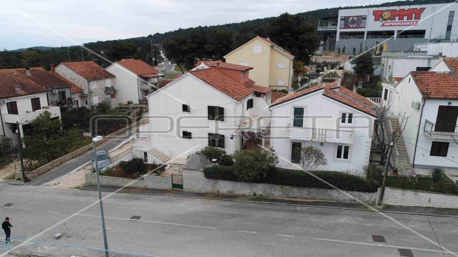 房子 在 Supetar, Splitsko-dalmatinska županija 11108670