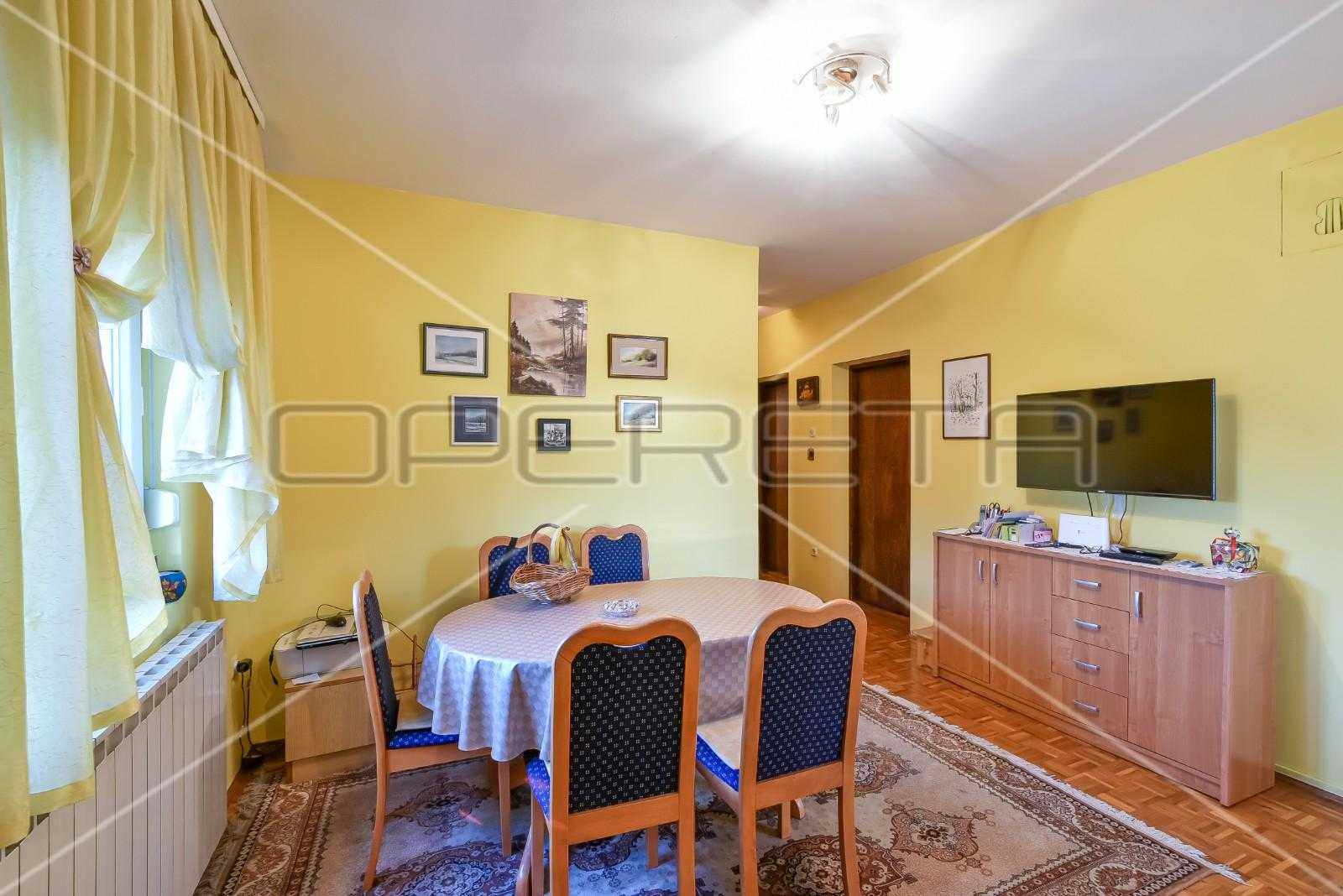Rumah di Vukomerec, Zagreb, Lulusan 11108690
