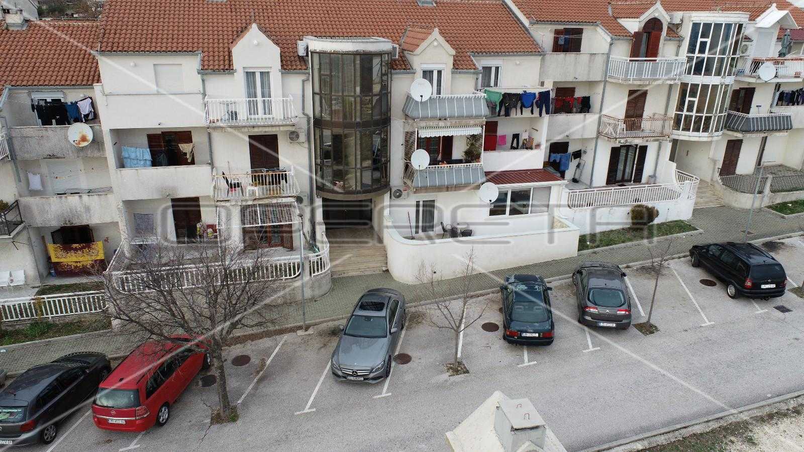 Condominium in Imotski, Splitsko-dalmatinska županija 11108746