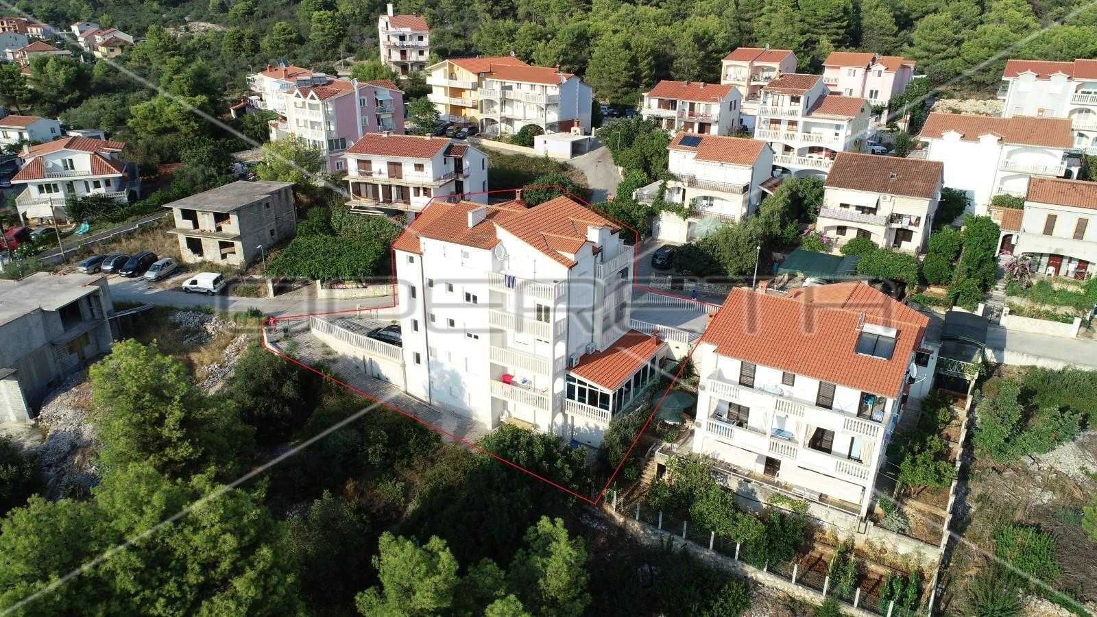 Condominium in Okrug Gornji, Splitsko-dalmatinska županija 11108961