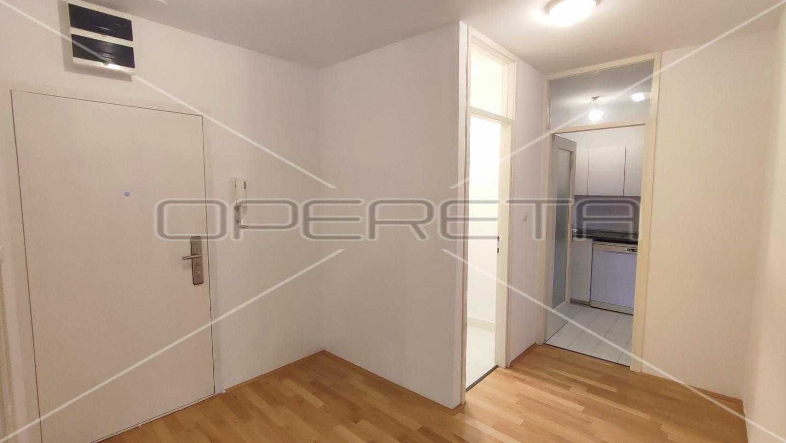Condominium in Zagreb,  11109400