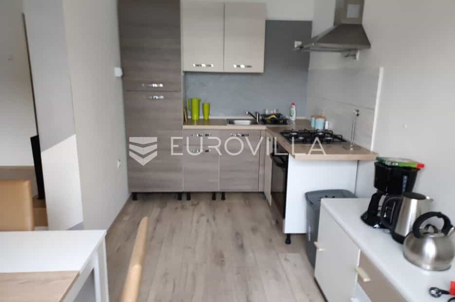 Condominium in Pula, Istarska Zupanija 11109700