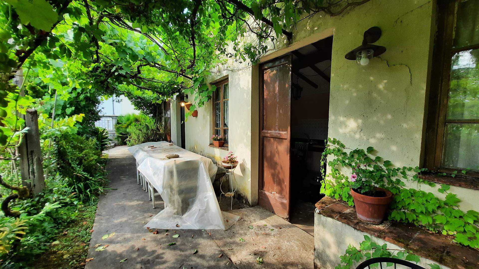 بيت في Barga, Toscana 11109804
