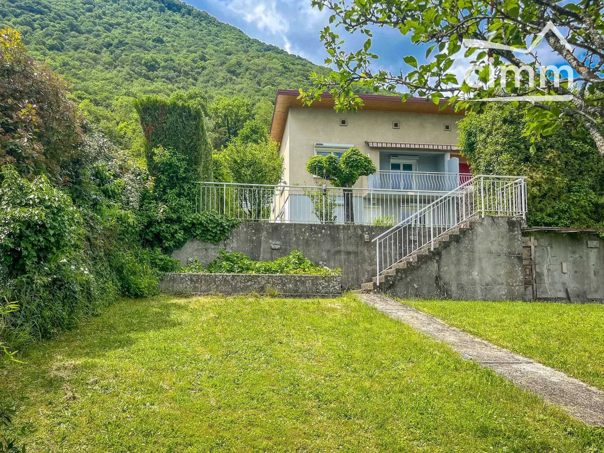 Huis in Saint-Vincent-de-Mercuze, Auvergne-Rhone-Alpes 11110321