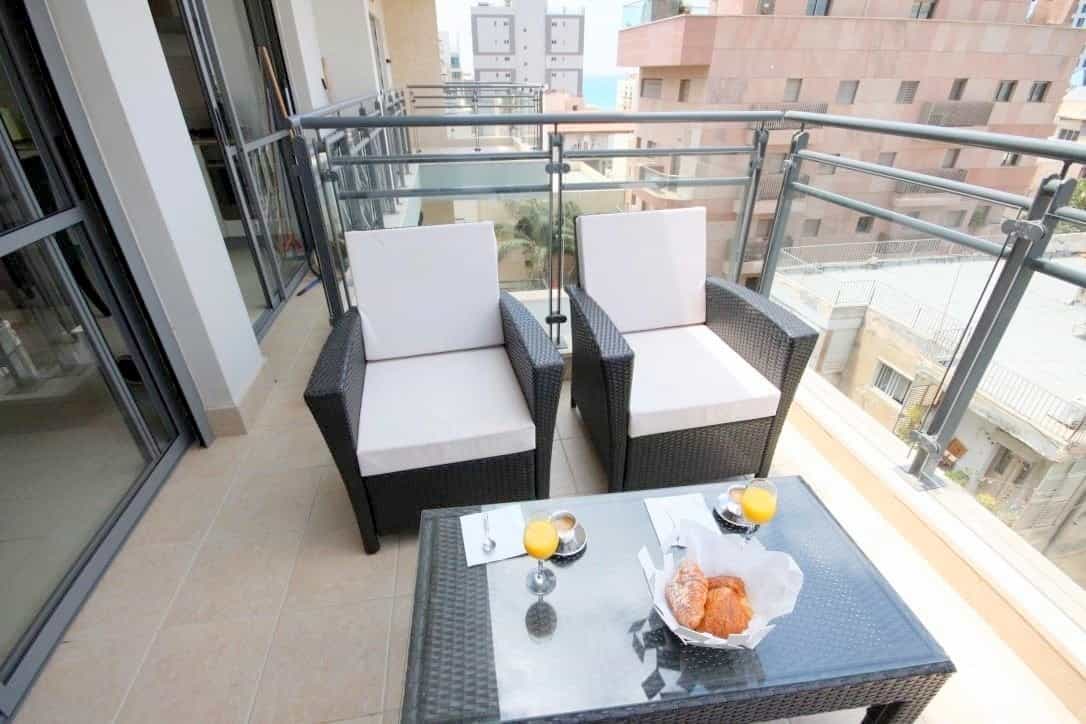 Condominium in Tel Aviv-Yafo, Ge'ula Street 11113753