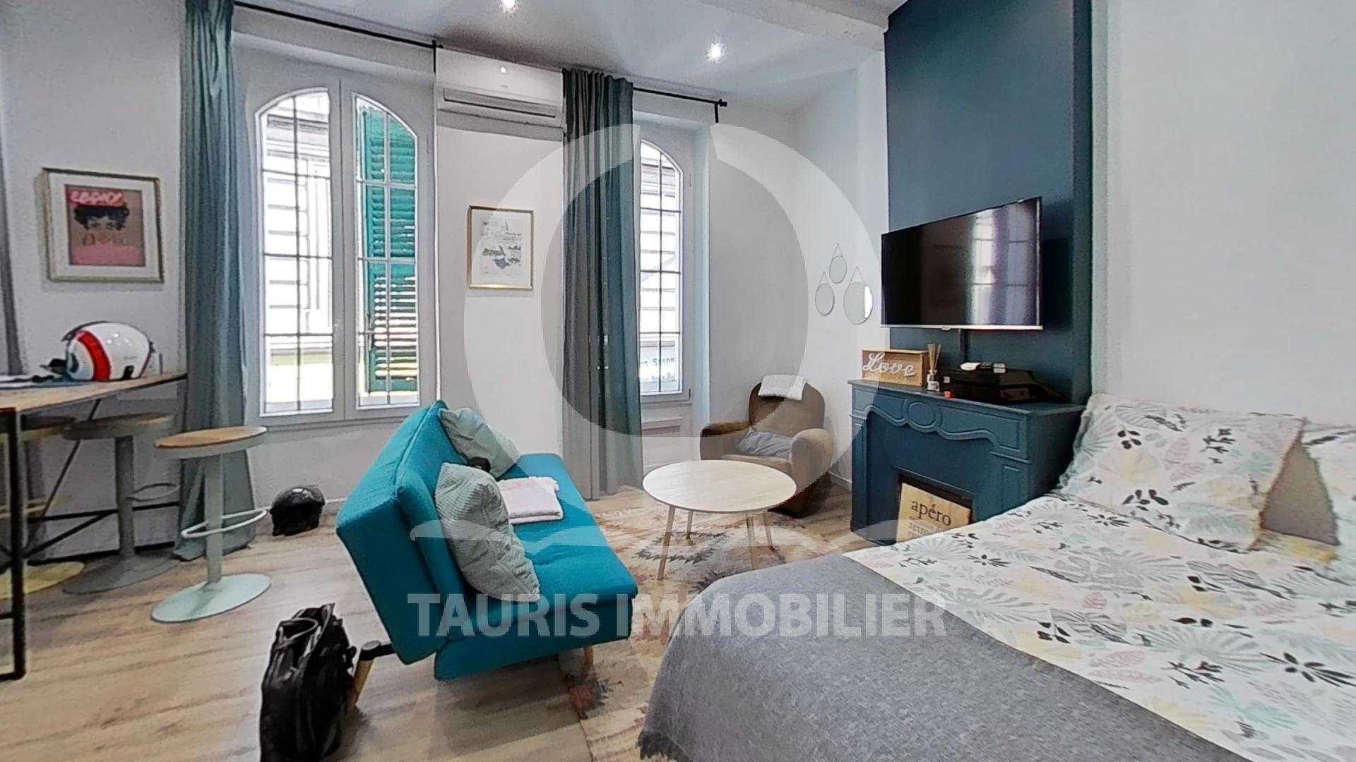 Condominium in Marseille, Provence-Alpes-Cote d'Azur 11114470
