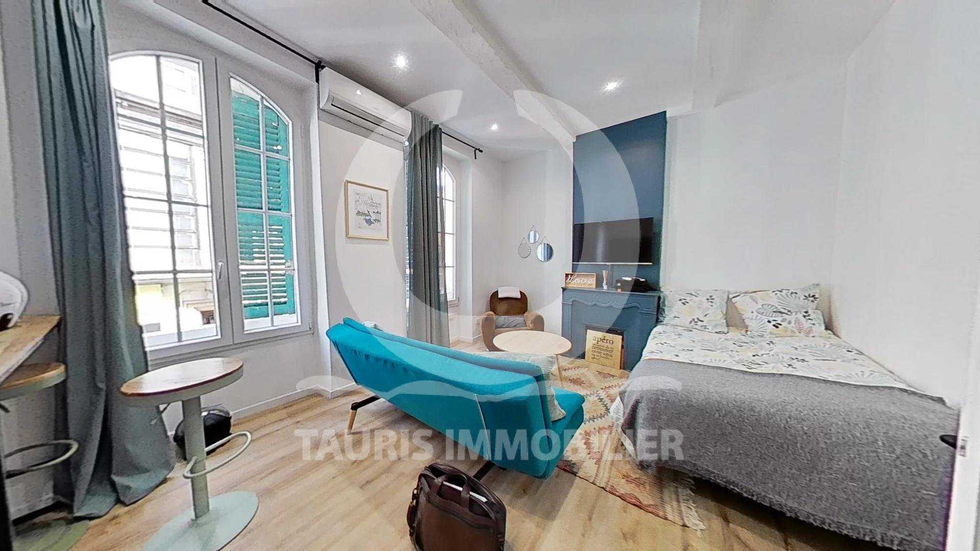 Condominium in Marseille, Provence-Alpes-Côte d'Azur 11114470