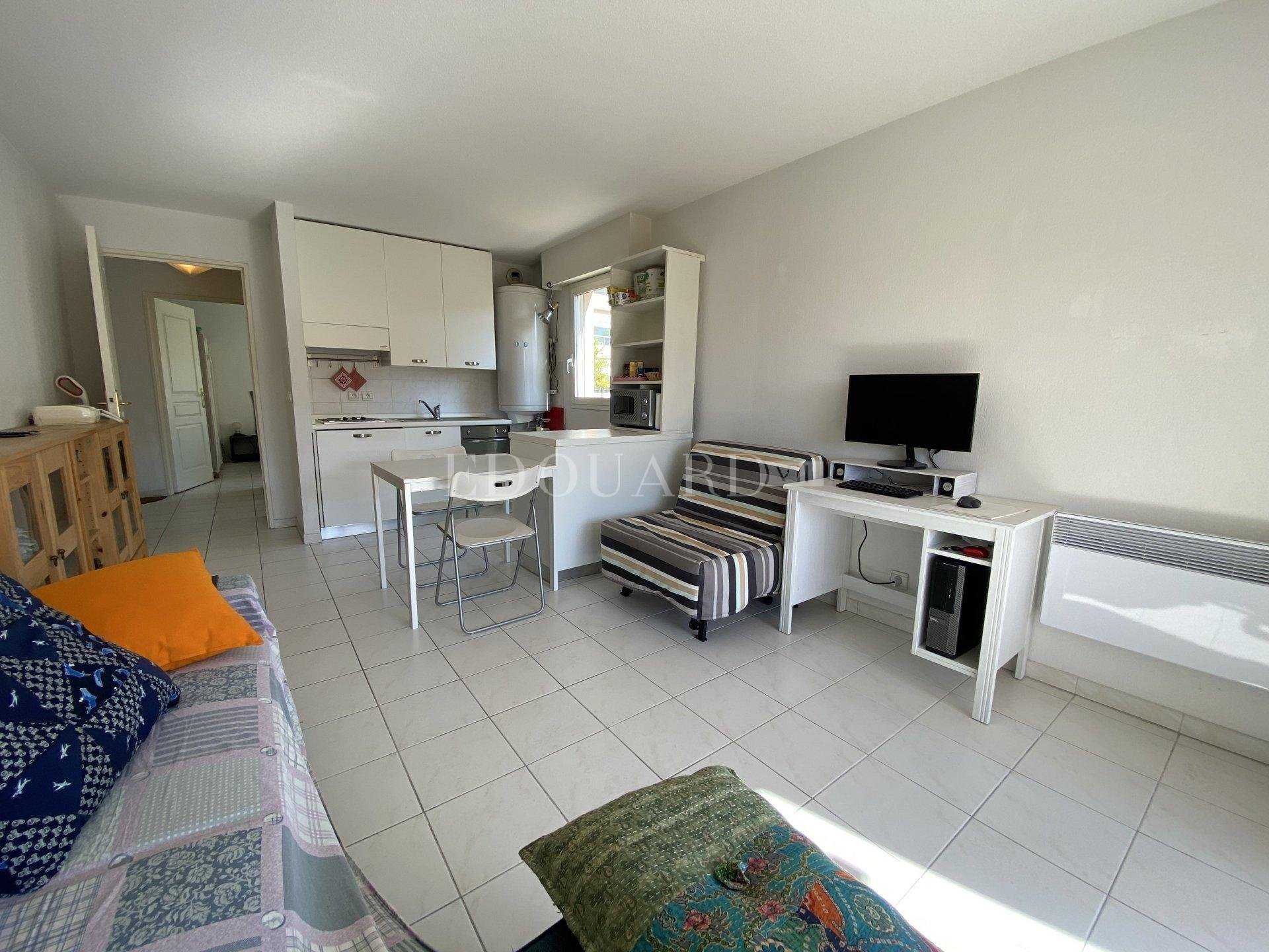 Condominium dans Roquebrune-Cap-Martin, Provence-Alpes-Côte d'Azur 11114823
