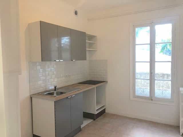 Condominium in Sainte-Helene, Provence-Alpes-Cote d'Azur 11114940
