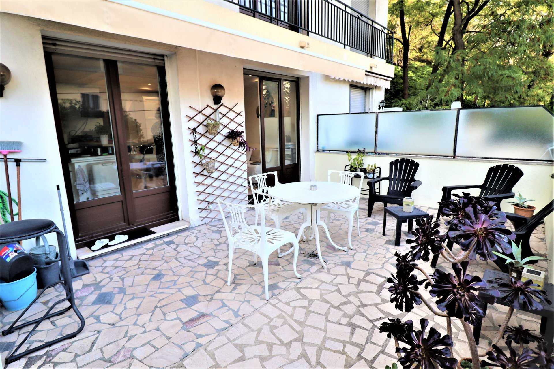 Condominium in Nice, Provence-Alpes-Cote d'Azur 11114946